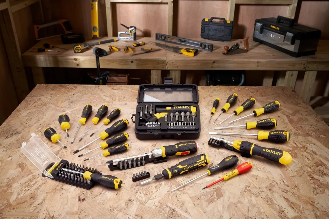 SBD_ST_Screwdrivers_Family_Portrait_E1.jpg