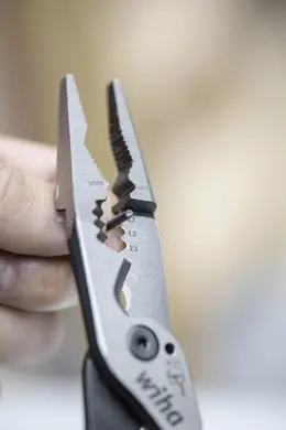 WI_Industrial_electric_Multifunctional-pliers_Stripping_01.jpg