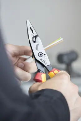 WI_Industrial_electric_Multifunctional-pliers_Stripping_03.jpg